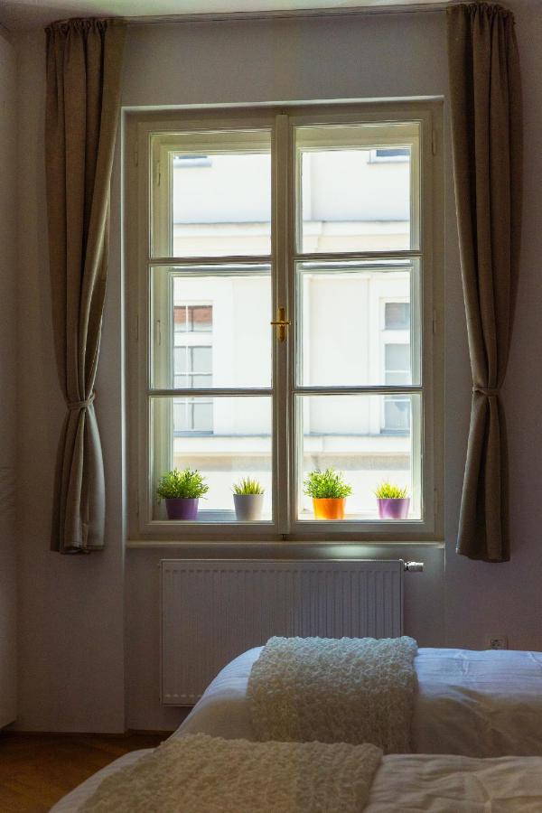 Top Location City Centre Condo In Historic Building With Free Garage Parking Ljubljana Buitenkant foto