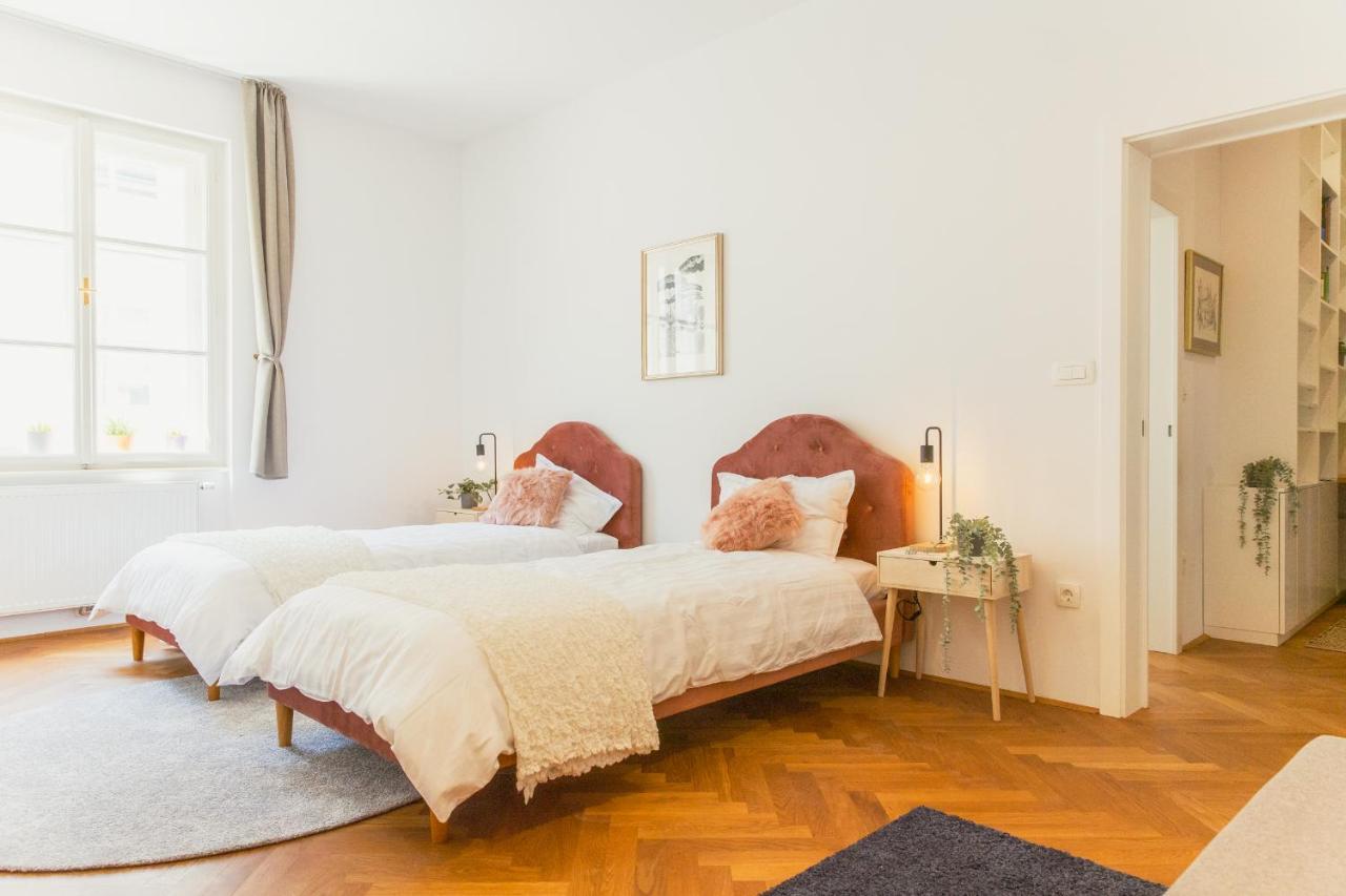 Top Location City Centre Condo In Historic Building With Free Garage Parking Ljubljana Buitenkant foto